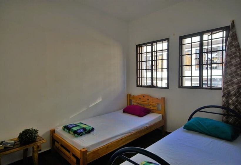 Hostal De La Pola Hostel