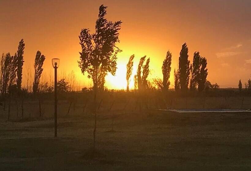 مسافرخانه Posada De Campo Los Teros