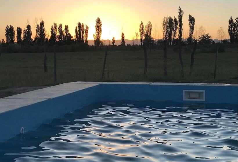 مسافرخانه Posada De Campo Los Teros