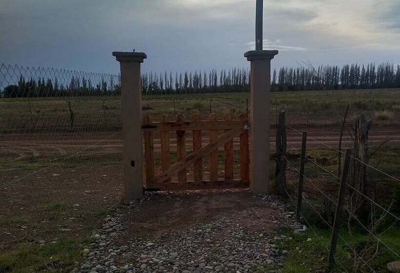 مسافرخانه Posada De Campo Los Teros