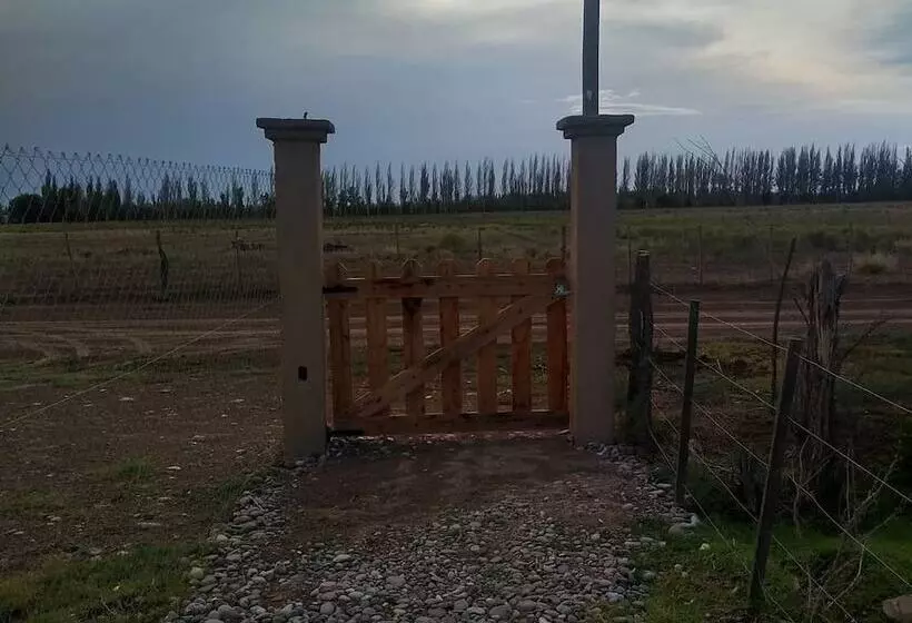 مسافرخانه Posada De Campo Los Teros