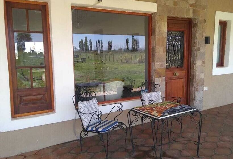 مسافرخانه Posada De Campo Los Teros