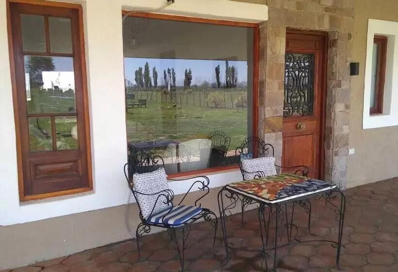 مسافرخانه Posada De Campo Los Teros