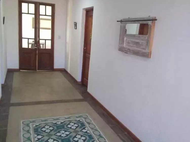 مسافرخانه Posada De Campo Los Teros