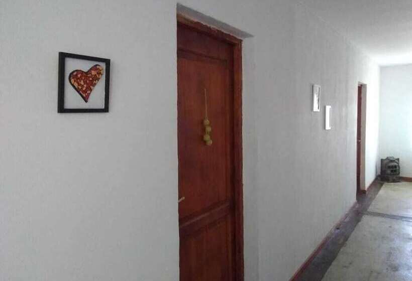 مسافرخانه Posada De Campo Los Teros