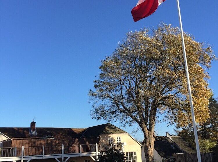 פונדק Sdr. Bjert Kro