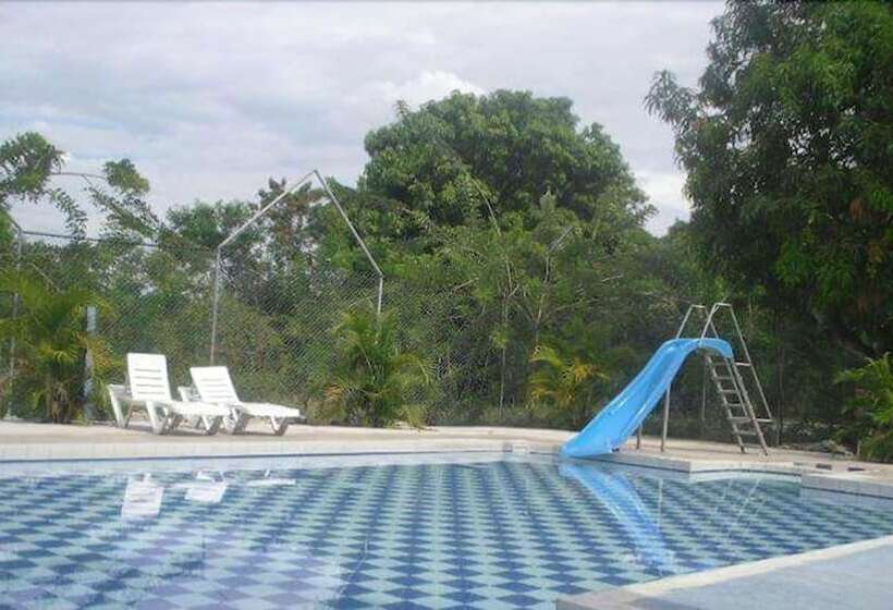 هتل Centro Vacacional Maria Dayana