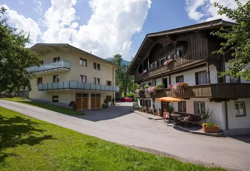 ホテル Ferienhaus Stoanerhof