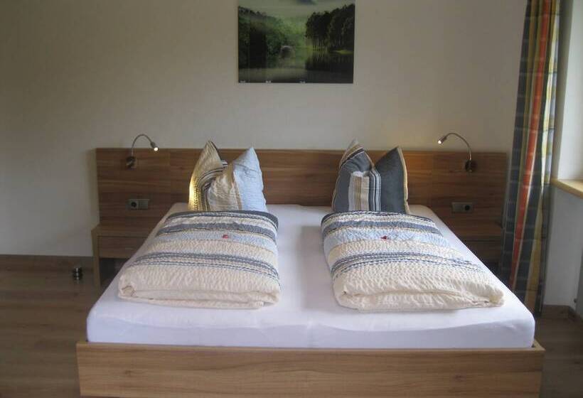 Отель Ferienhaus Stoanerhof