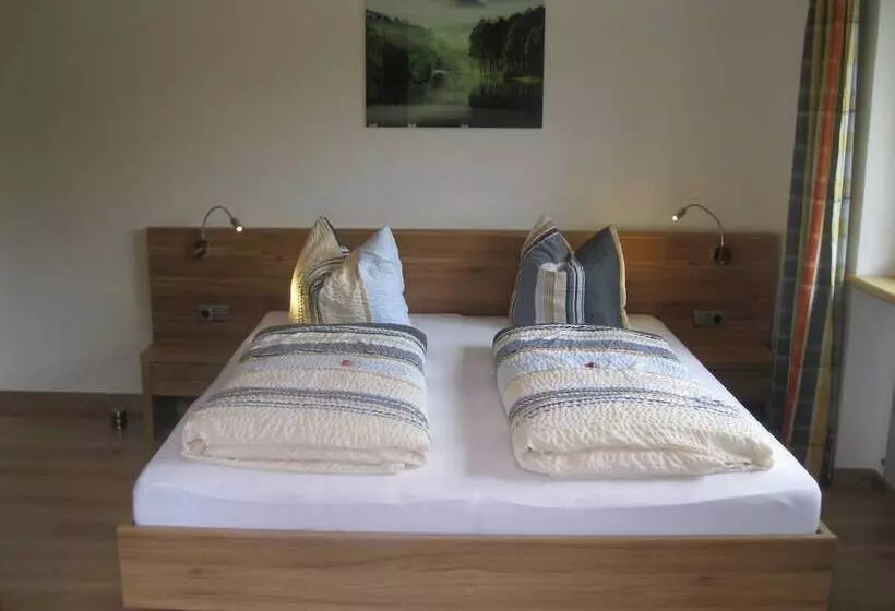 ホテル Ferienhaus Stoanerhof