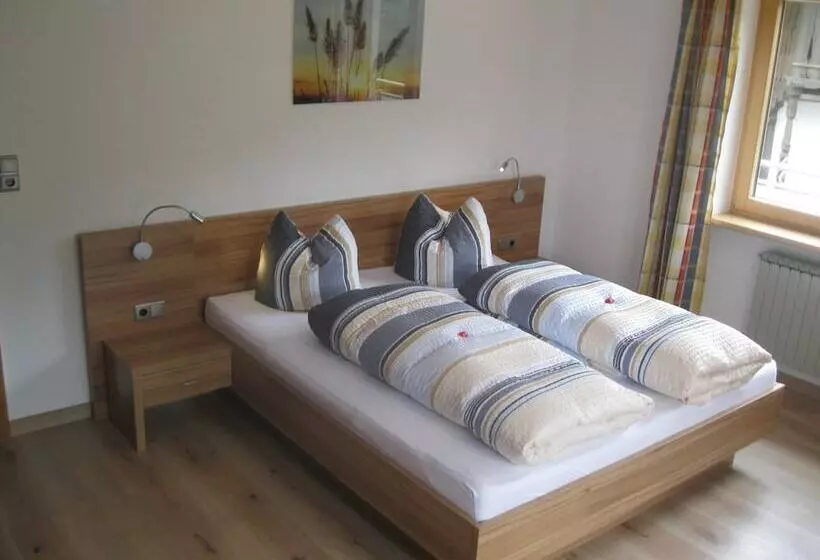 ホテル Ferienhaus Stoanerhof