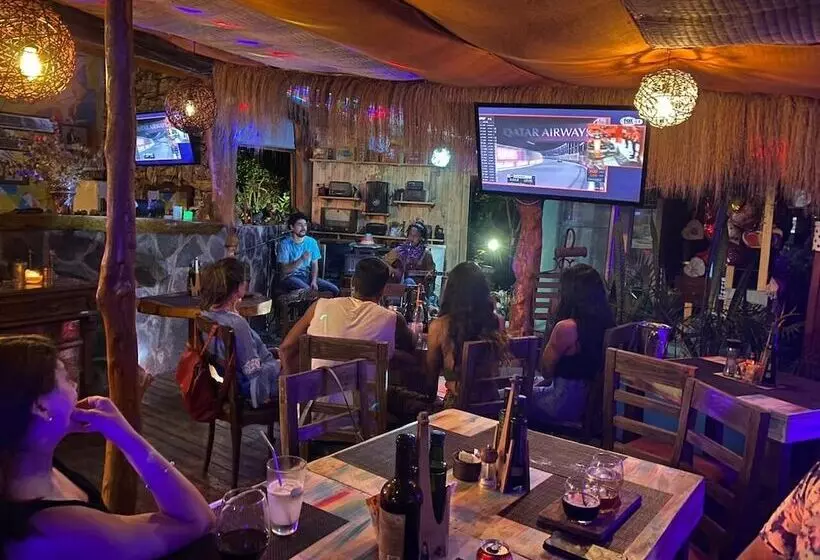 Hotelli Mamma Nui Glamping Restorant
