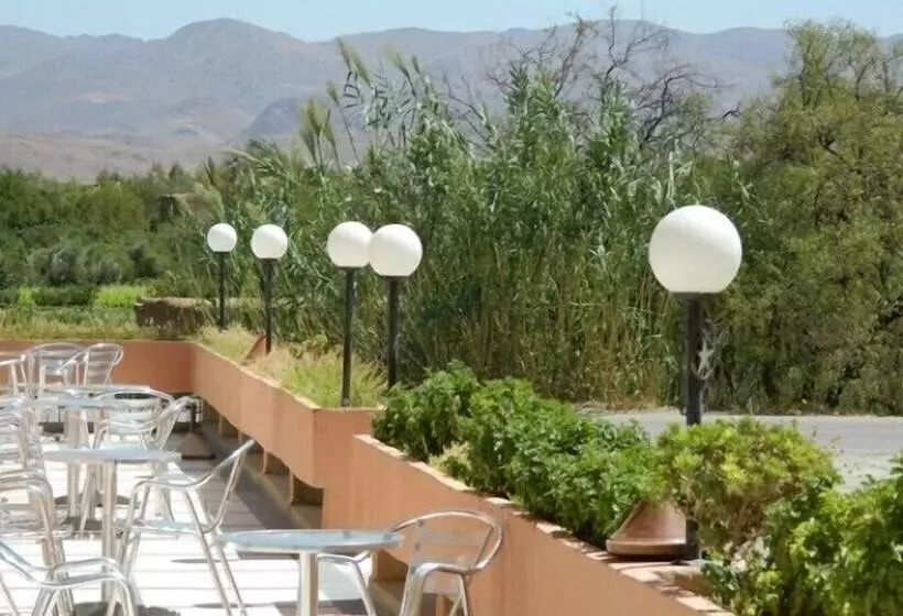 Hotelli Mandar Saghrou Tazakht