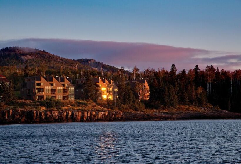 فندق Surfside On Lake Superior