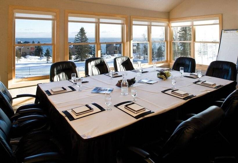 فندق Surfside On Lake Superior