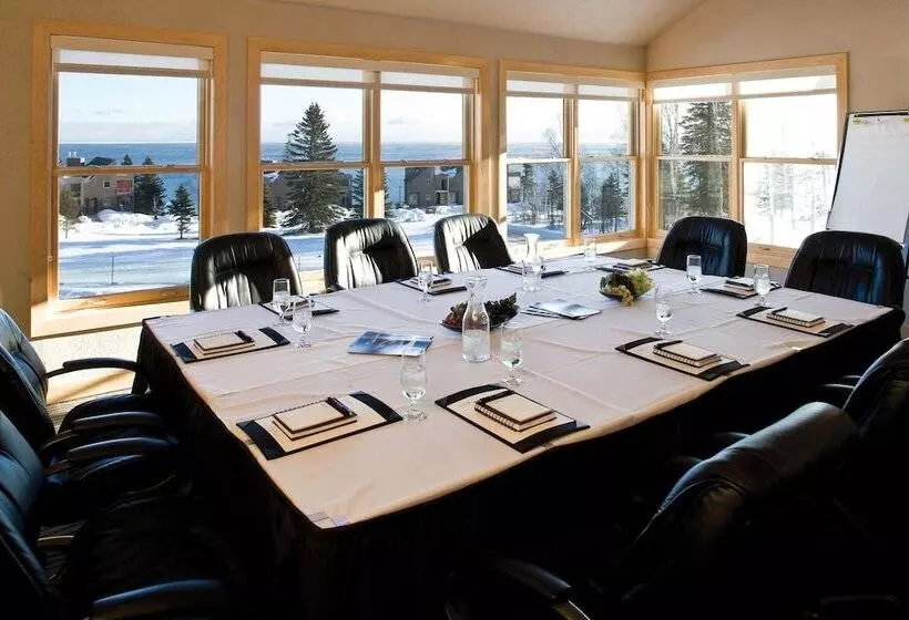 Hotelli Surfside On Lake Superior