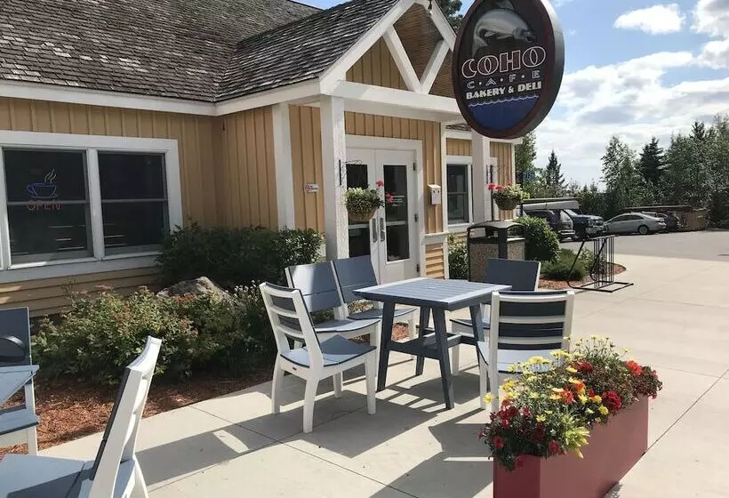 Hotelli Surfside On Lake Superior