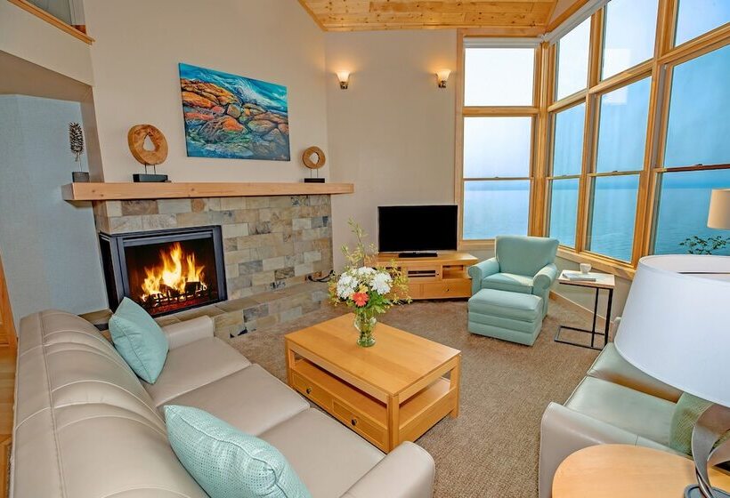 فندق Surfside On Lake Superior