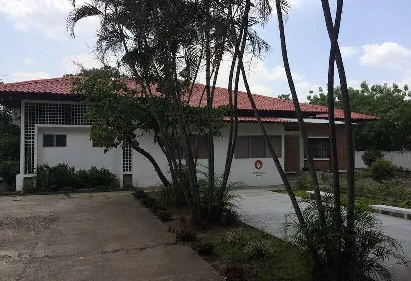 La Madrugada Hostel
