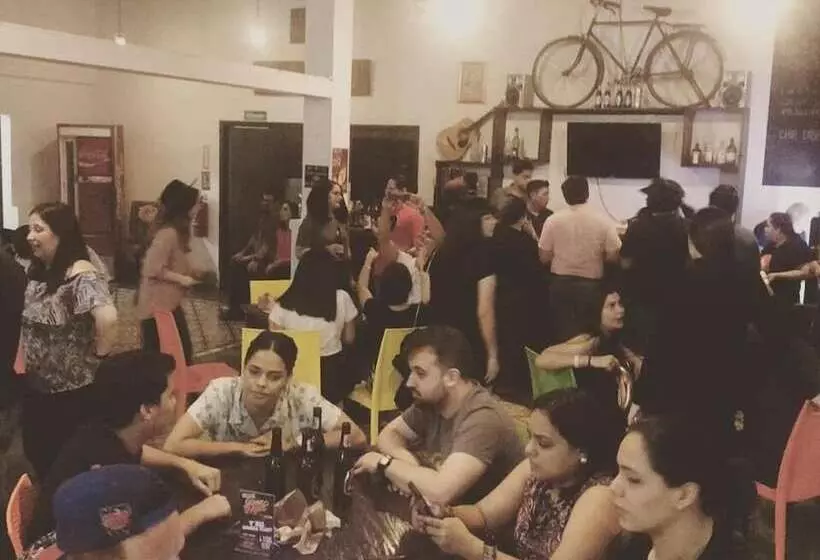 La Madrugada Hostel