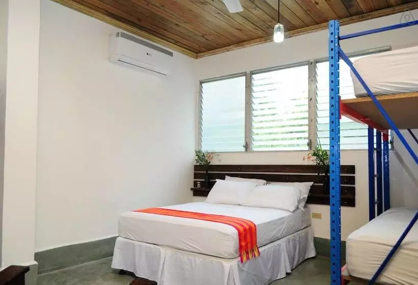 La Madrugada Hostel