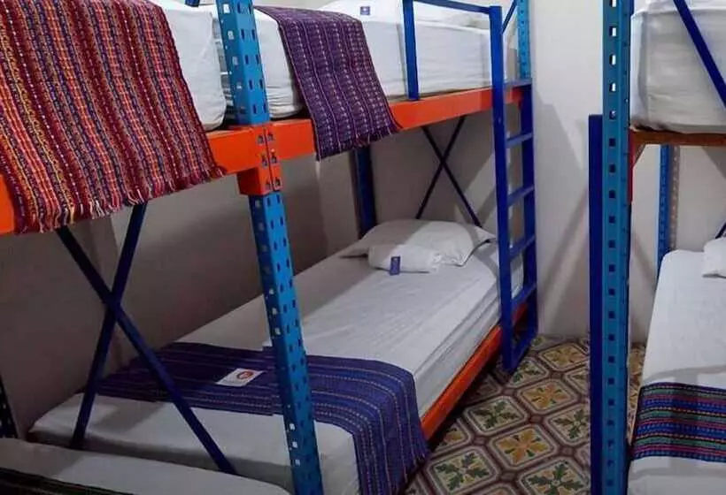 La Madrugada Hostel