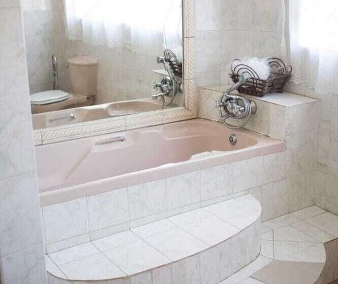 Pension Afro She Guest Lodge