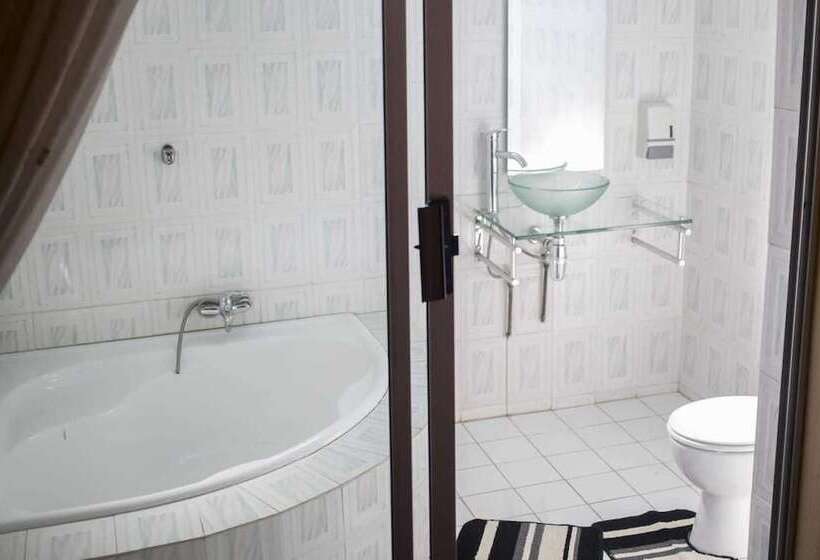 Pension Afro She Guest Lodge