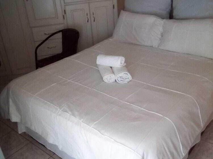 Pension Afro She Guest Lodge