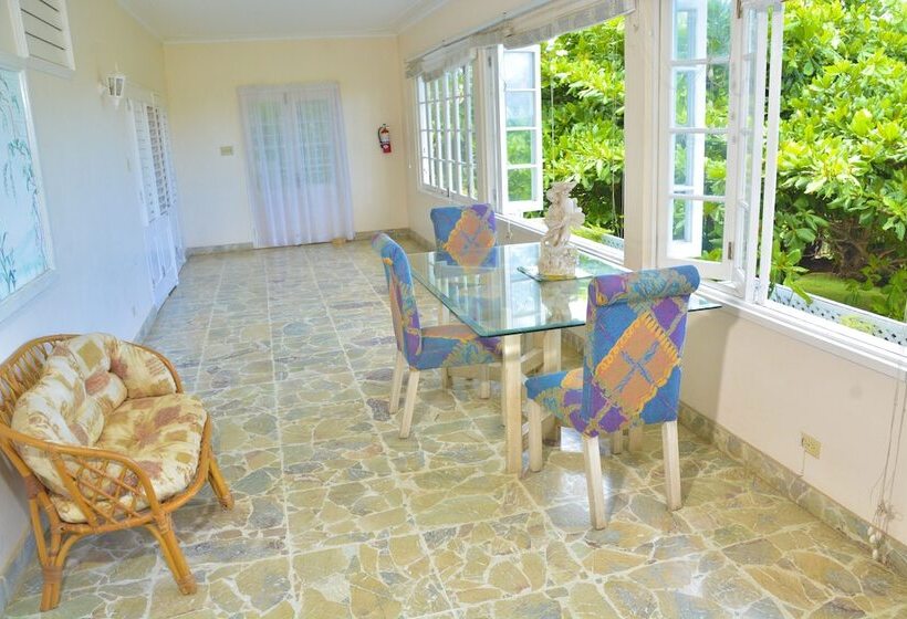 پانسیون Alpha & Omega House