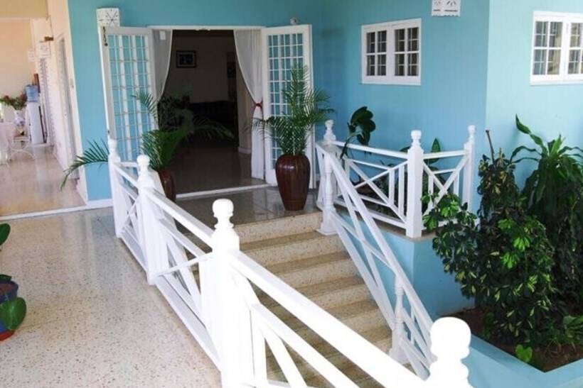 پانسیون Alpha & Omega House