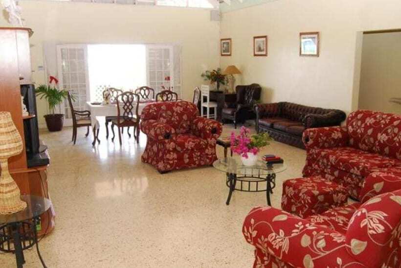 پانسیون Alpha & Omega House