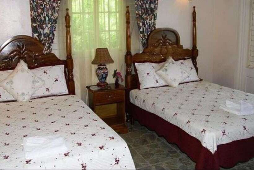 پانسیون Alpha & Omega House