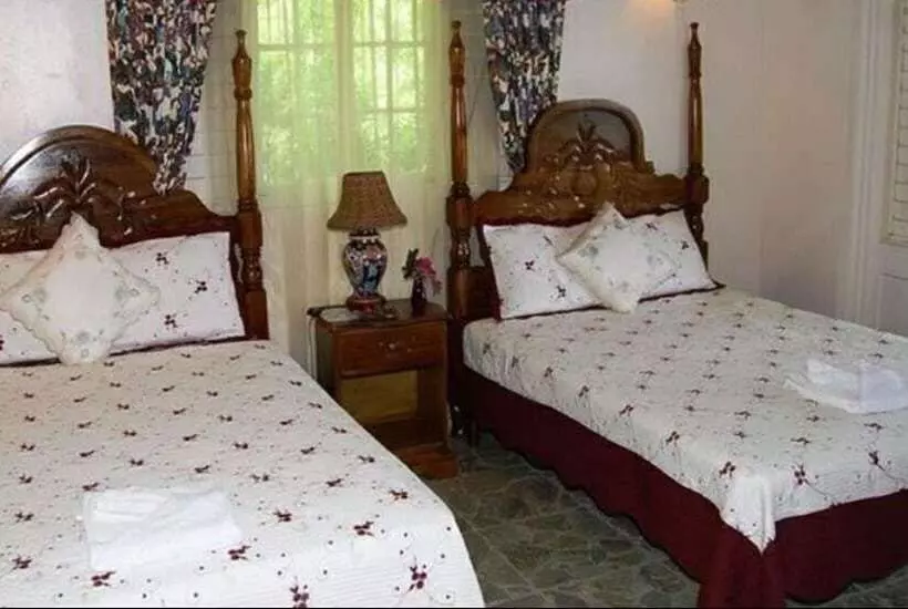 پانسیون Alpha & Omega House