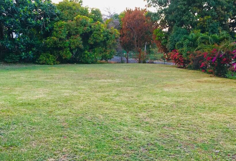 پانسیون Alpha & Omega House