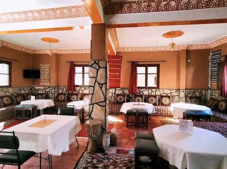 ペンション Auberge Restaurant Tizgui