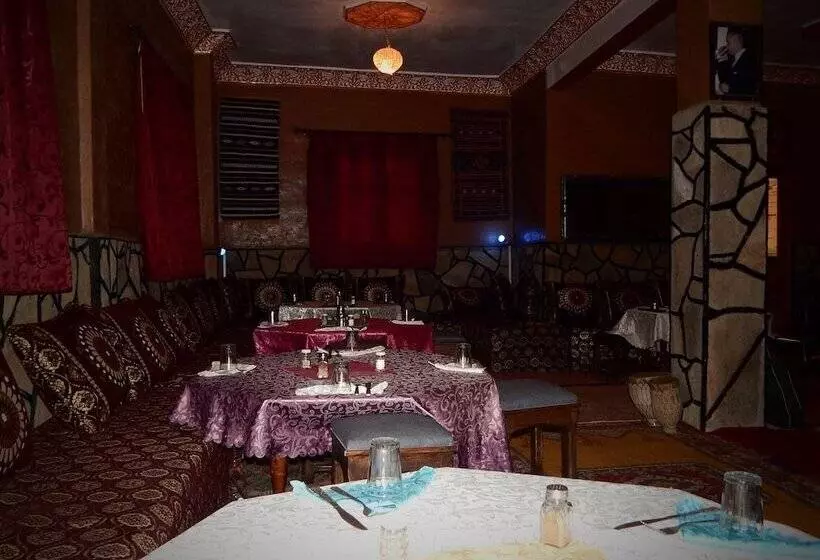 ペンション Auberge Restaurant Tizgui