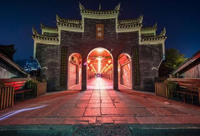 פנסיון Fenghuang Hemu House