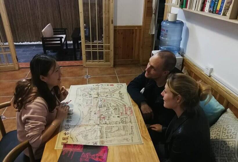 פנסיון Fenghuang Hemu House