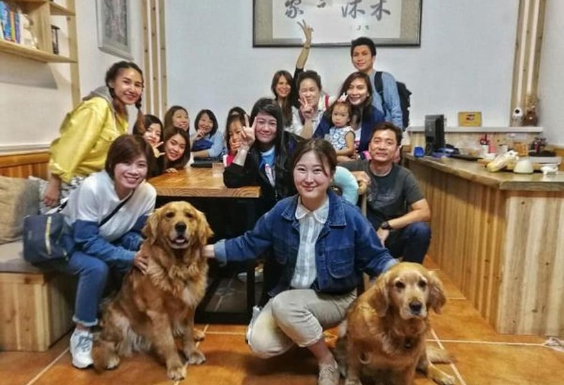 פנסיון Fenghuang Hemu House