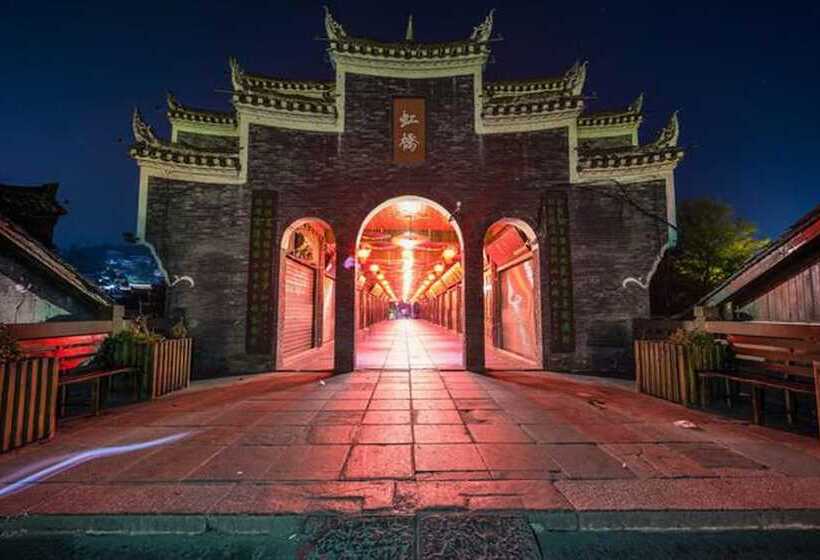 פנסיון Fenghuang Hemu House