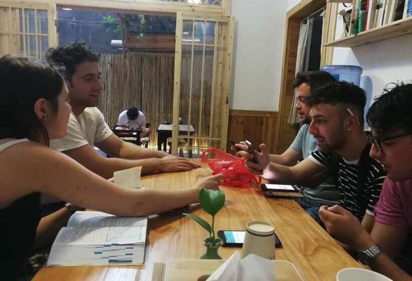 פנסיון Fenghuang Hemu House