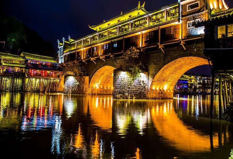 פנסיון Fenghuang Hemu House