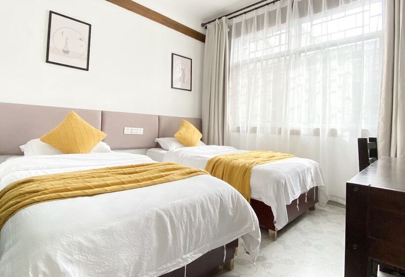 פנסיון Fenghuang Hemu House