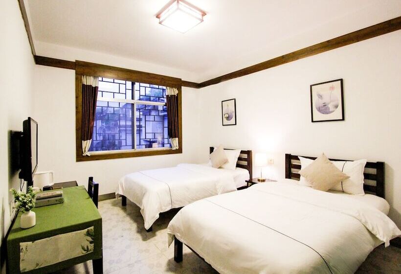 פנסיון Fenghuang Hemu House