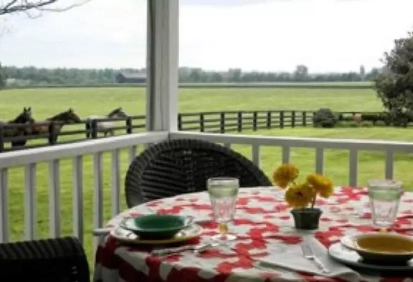 ベッドアンドブレックファースト The Guesthouse At Rosecrest Farm