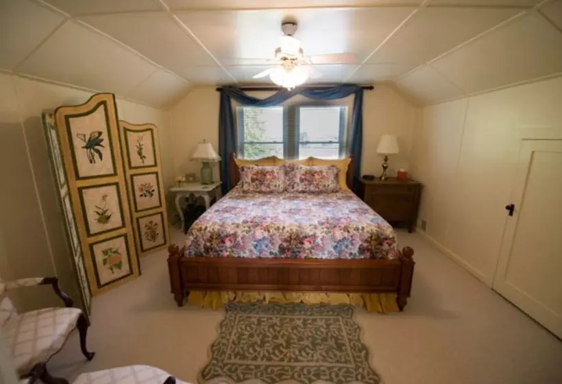ベッドアンドブレックファースト The Guesthouse At Rosecrest Farm