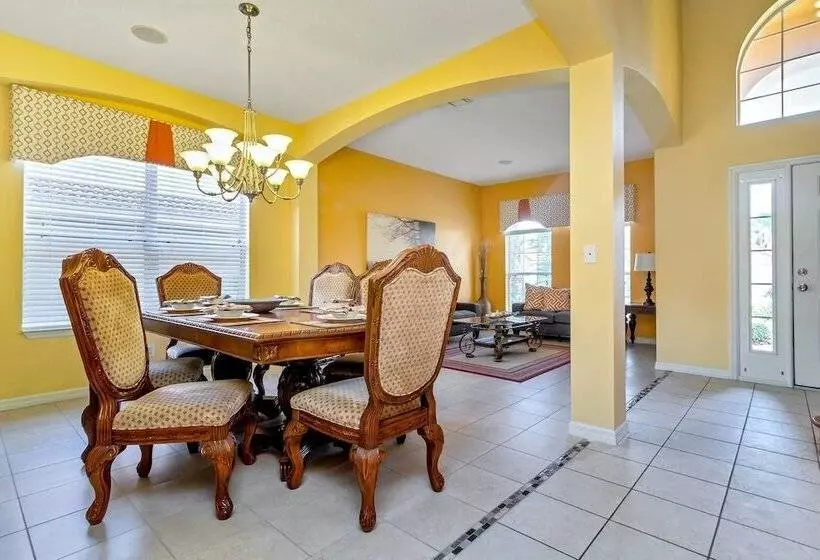 Davenport   Spacious 6bd/5.5ba Pool Home #6av151