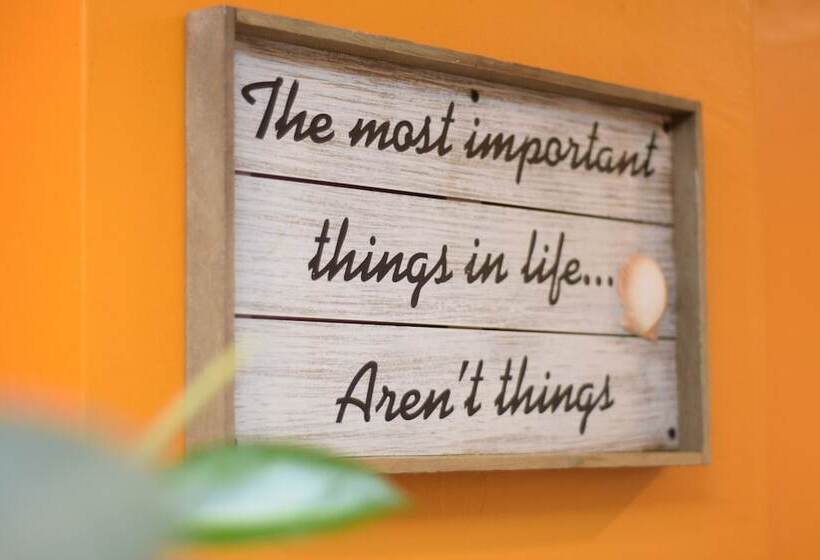 هتل Beverly's Oasis Suites