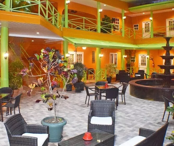 هتل Beverly's Oasis Suites